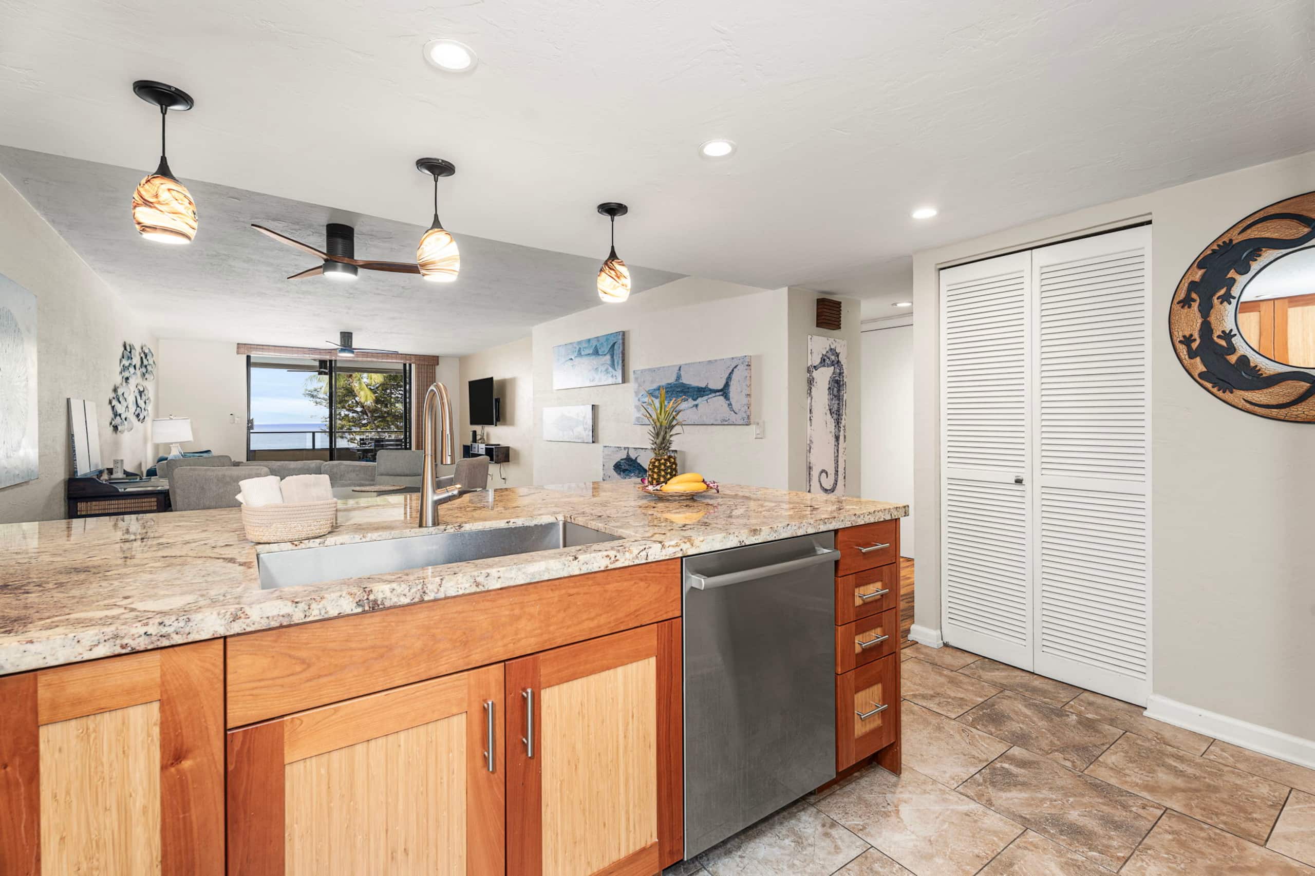 Fabulous Oceanview 2/2 Condo w/Central A/C In Kona - Image 5