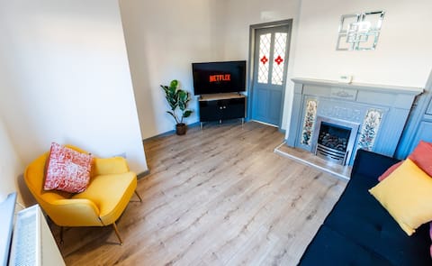 Top Airbnb: Cosy & Stylish Home in St Helens in St. Helens