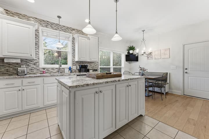 Forget-me-not: Spacious 6-bedroom , Walk To Town - Highlands, NC