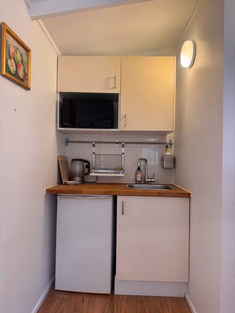 Top performing Airbnb: Halcyon Guest - A stone's throw from Little Manly in Manly