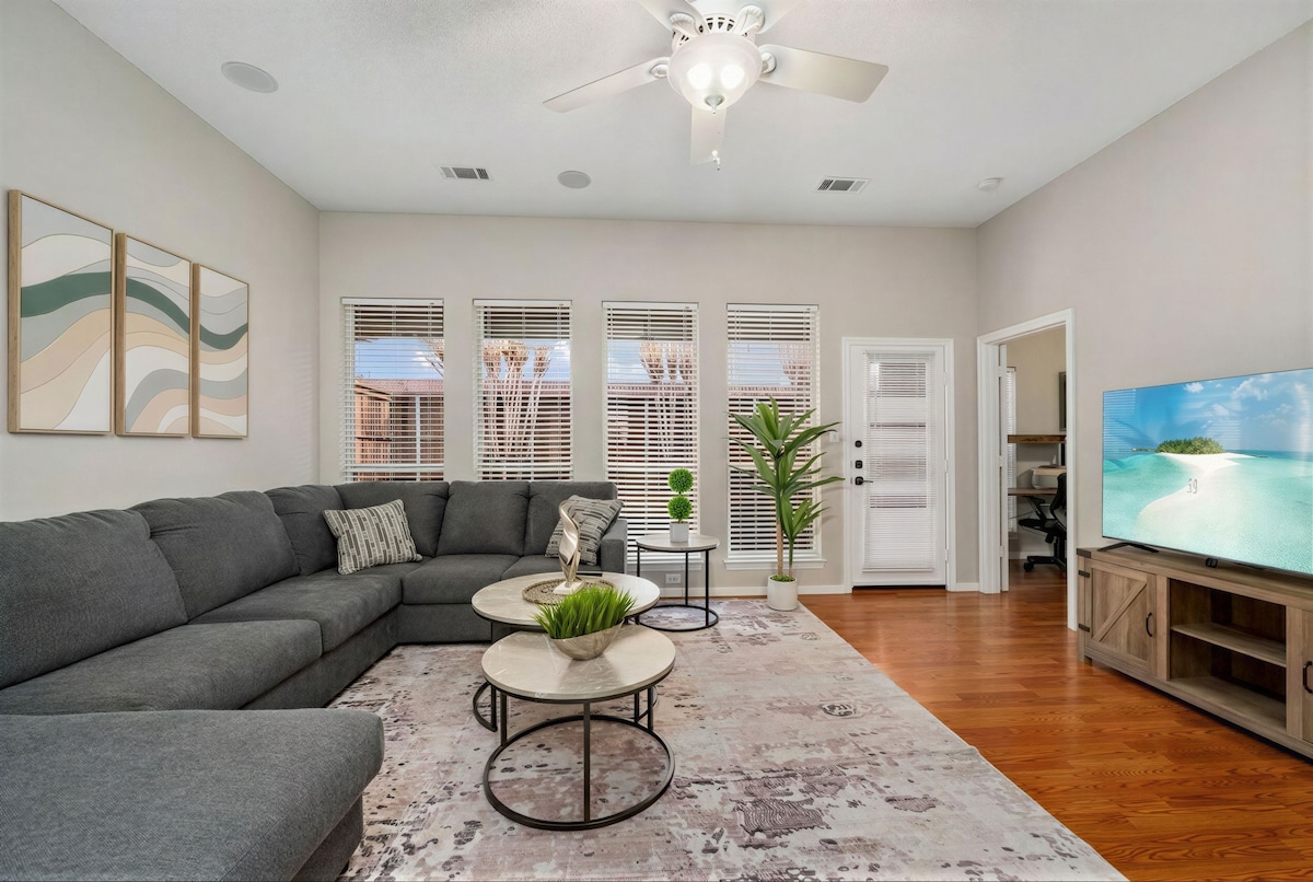 Top performing Airbnb: Suburban Retreat Central to Dallas, Plano & Frisco in Plano