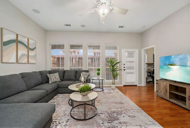 Suburban Retreat Central To Dallas, Plano & Frisco - Carrollton, TX