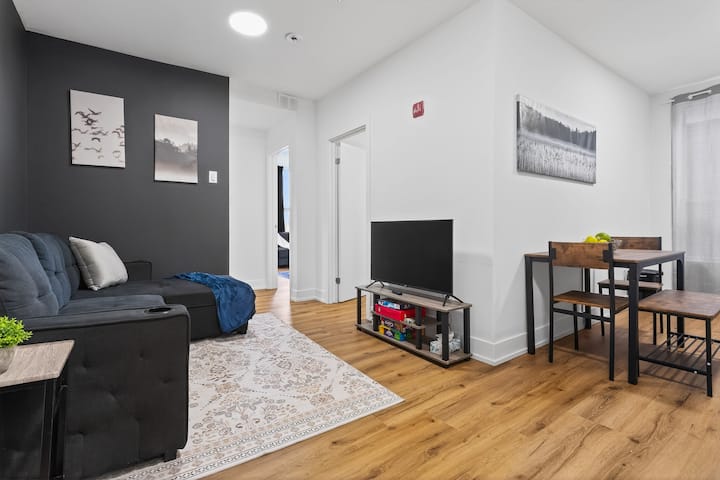 Modern 2br | Queen Beds | Central Location - カナダ ハミルトン