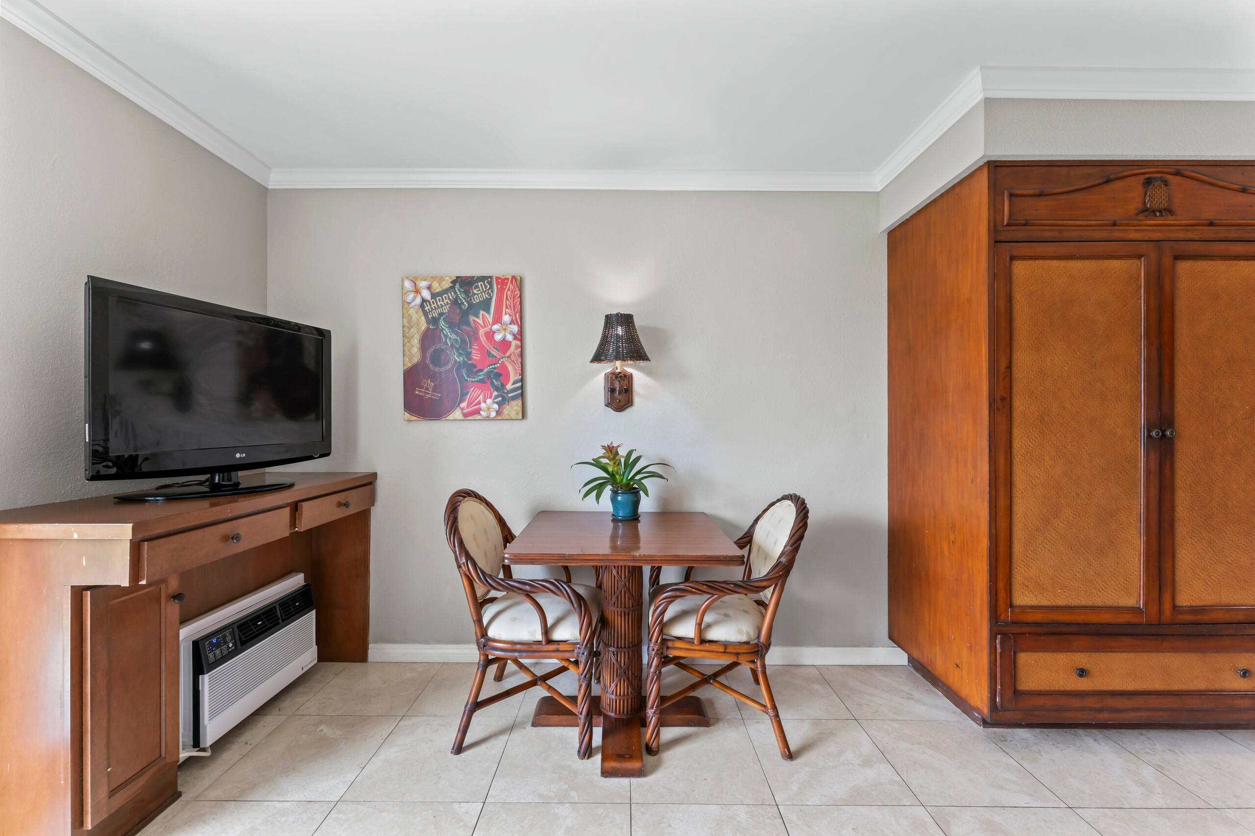 Your Waikiki Studio Near Beach. *no resort fees!* - Image 13