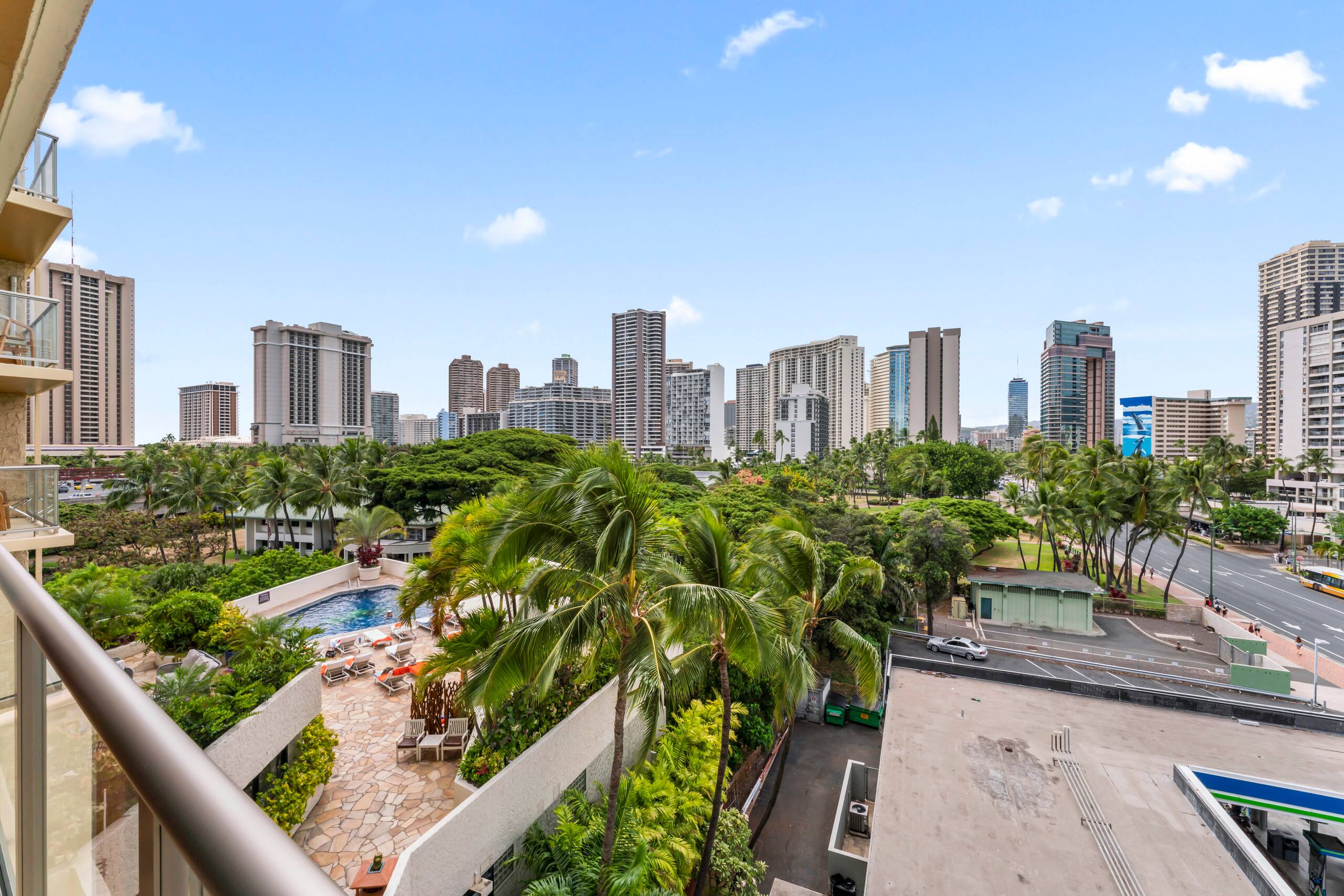 Your Waikiki Studio Near Beach. *no resort fees!* - Image 7