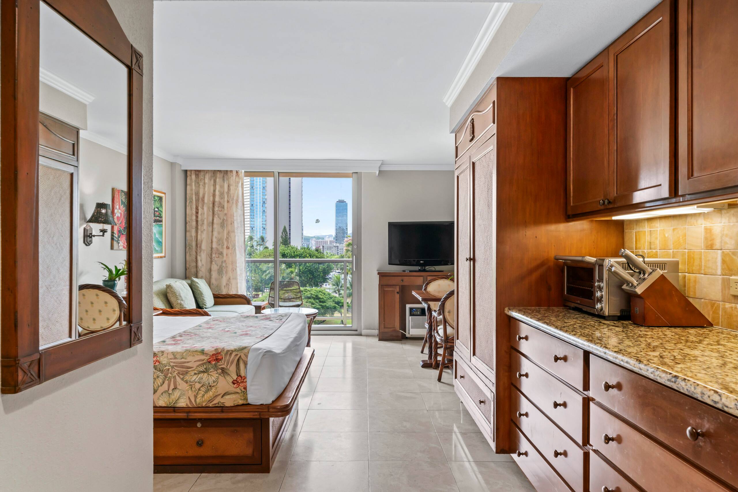 Your Waikiki Studio Near Beach. *no resort fees!* - Image 4