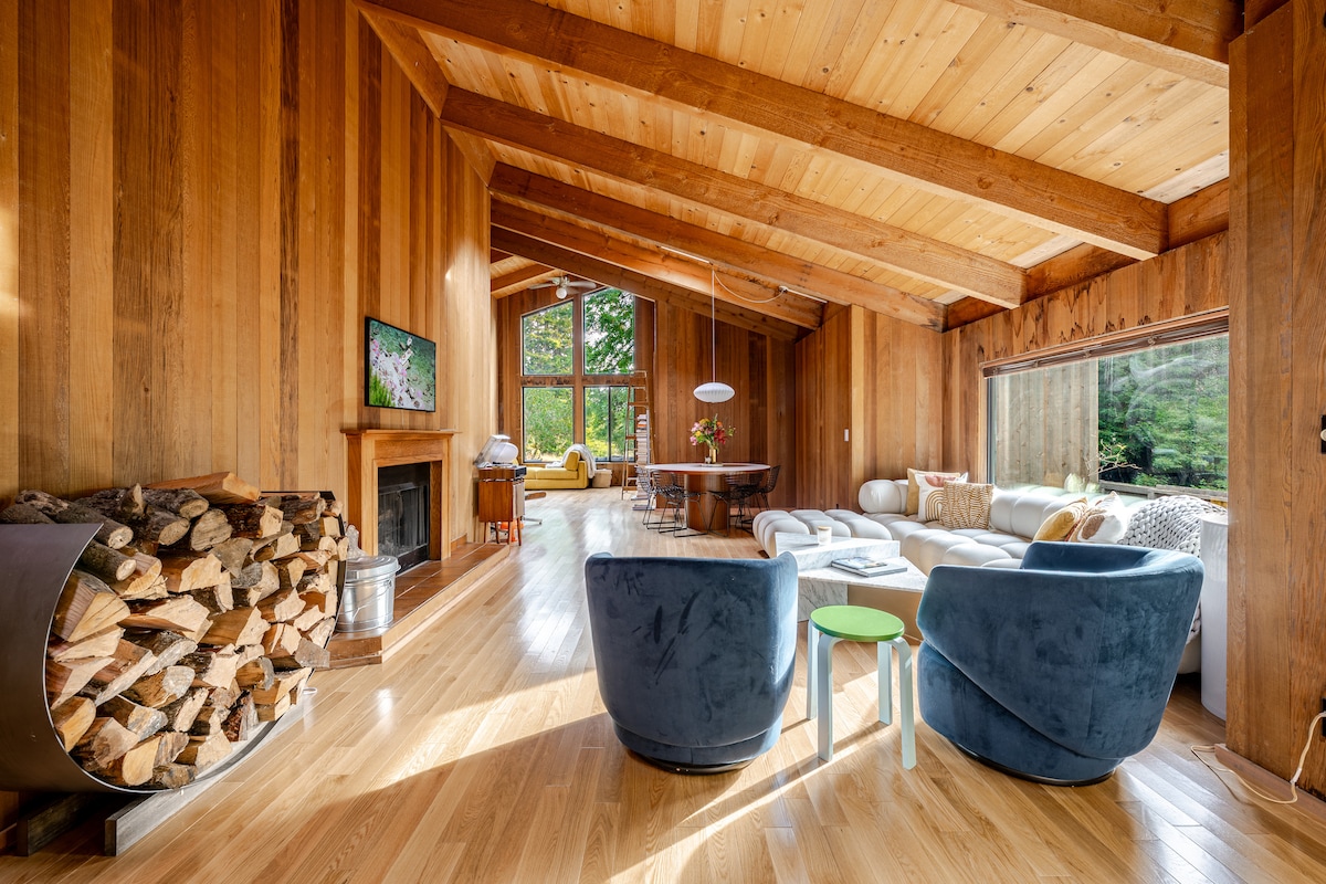 Popular Airbnb listing: Mid-Century Sea Ranch Retreat Private Hot Tub + EV in Sea Ranch