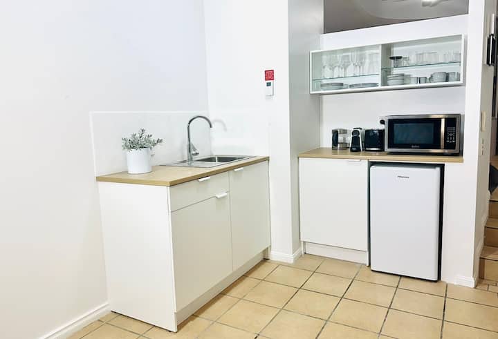 Alex Studio Beachside. Surf, Dining, Shops & Views - Alexandra Headland