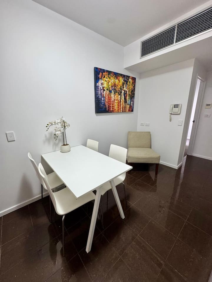 In Adelaide City 2 Bedrooms & 1 Bathroom Apartment - Adelaide