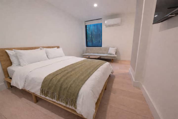 10 Min To Airport. 2 Min To Station. Sec-parking - Sydney