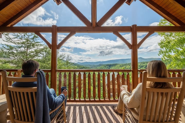 Smoky Mtn Views · Hot Tub · Game Room · Sleeps 12 - Pigeon Forge, TN