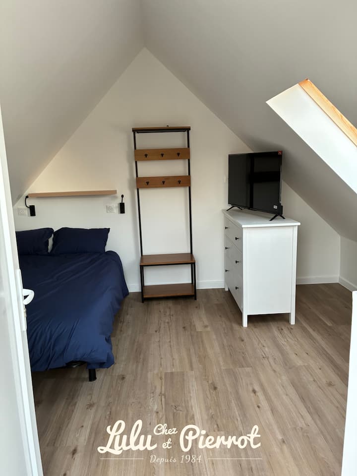 Chambre "Acadie" - Bénéficiez d'un WC privatif ainsi que de la TV et du WIFI.