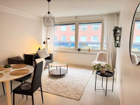 Top performing Airbnb: Modern cozy two-bedroom apartment in the heart of Tampere in Keskustan Suuralue