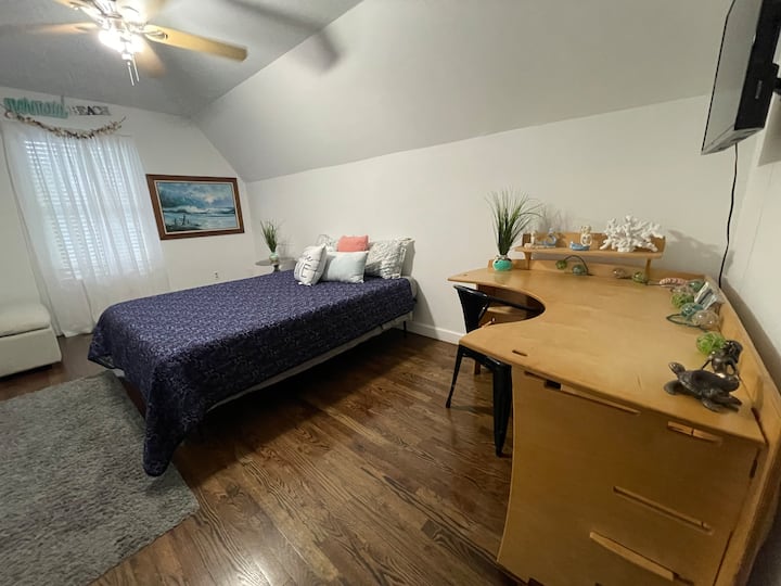 Mermaid Room - Belton, MO