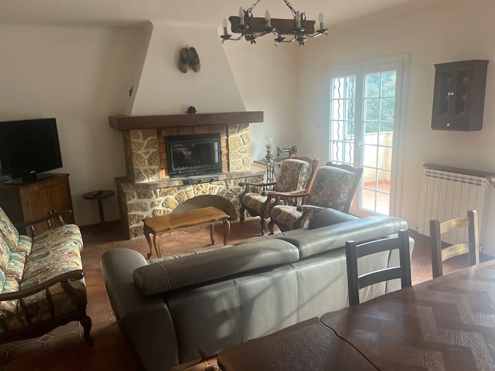 Logement En Haut De Villa Proche De Janas - Toulon