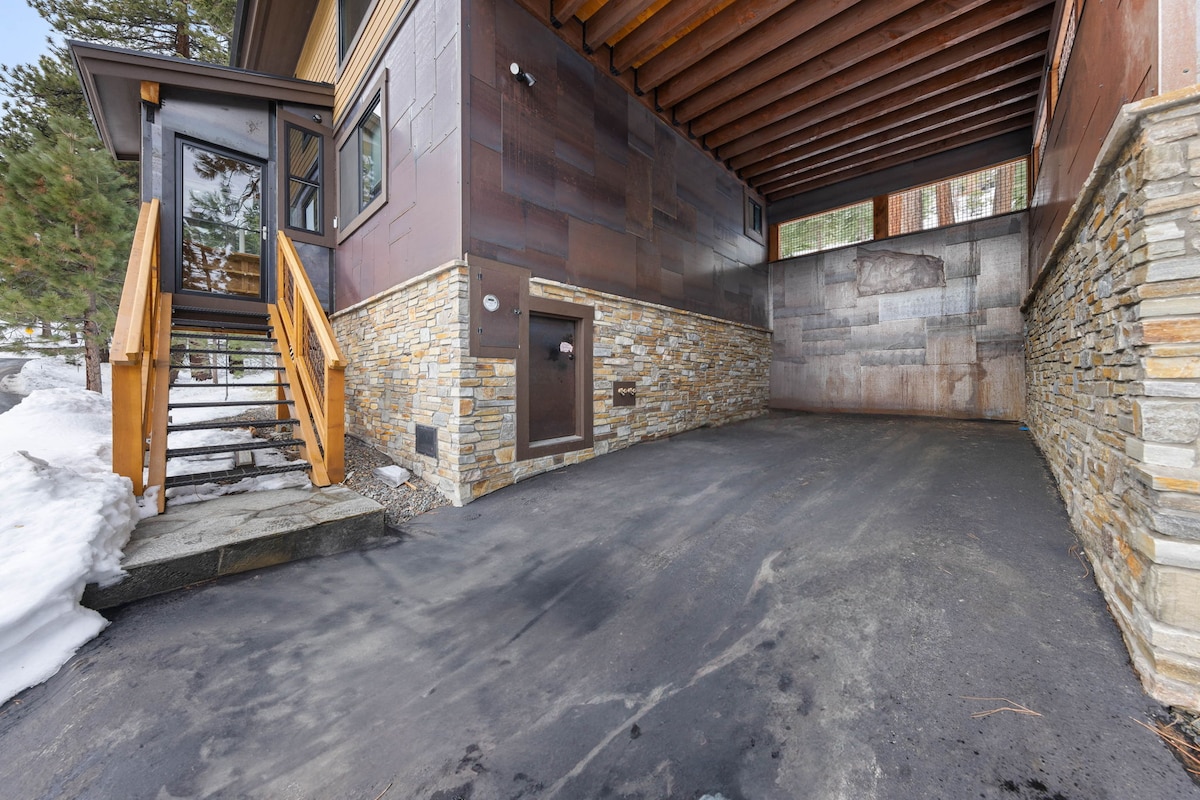 Incline Lodge — view 2