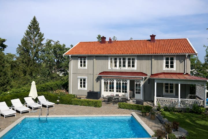 Stor Villa Med Privat Pool - Nacka