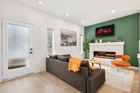 Top performing Airbnb: Three Sisters Villas | 9BD 6BA | 7 mins DT |20 ppl in Capitol Hill