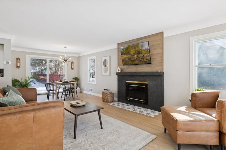 Modern House, Large Fenced In Yard, Walk To Lake - White Bear Lake, MN