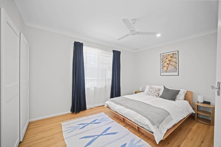 The Silver Dolphin - Fresh Beach House In Forster - Forster