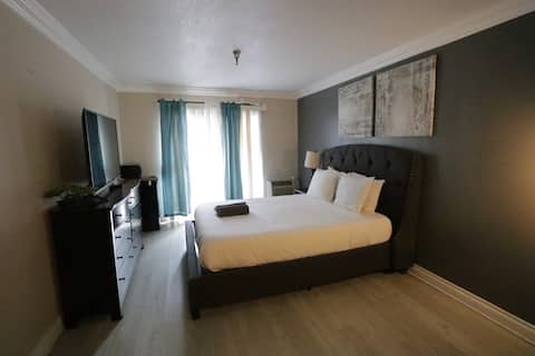 Top Airbnb: Lovely Studio Apt Beverly Hills in Pico Robertson