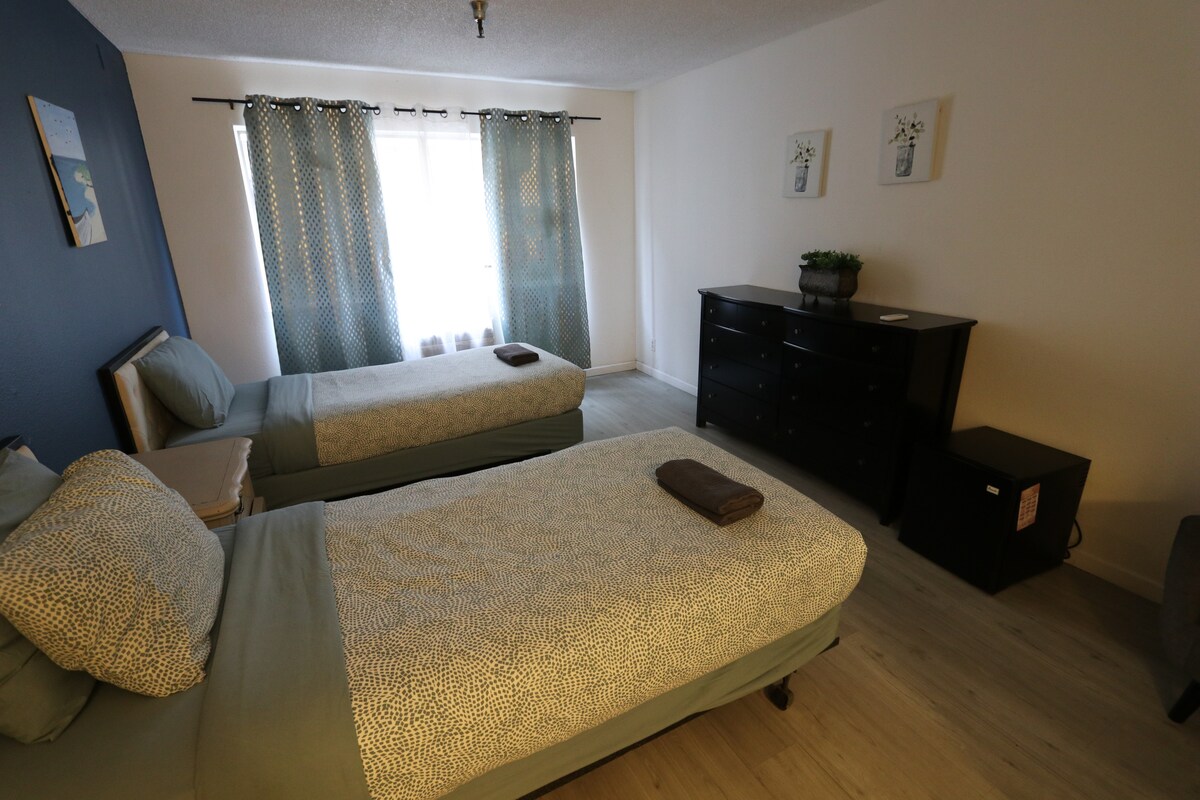 Popular Airbnb listing: Nice And Simple Apt Near Beverly Hills in Pico Robertson