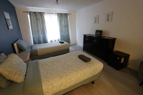 Popular Airbnb listing: Nice And Simple Apt Near Beverly Hills in Pico Robertson