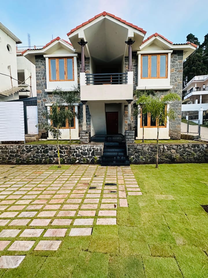 Lakshana Holidays-7 Bedroom Villa - Kodaikanal