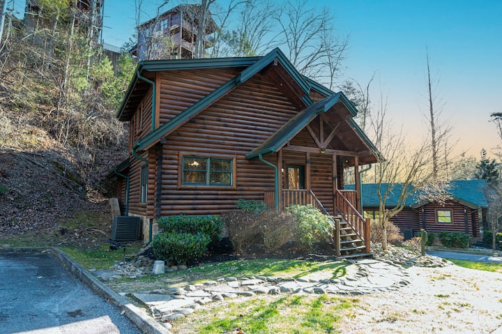 1br & Loft/game Room/hot-tub/minutes To Gatlinburg - Gatlinburg, TN