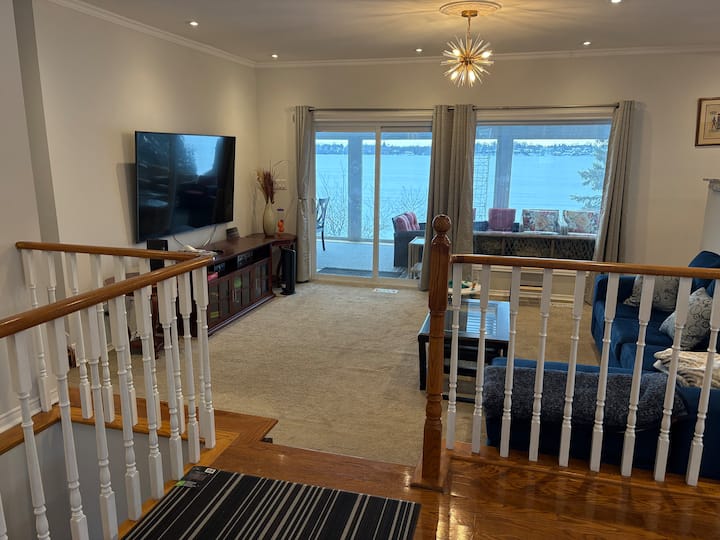 Lakefront Escape • Dock, Sunroom, Games Room - Port Perry