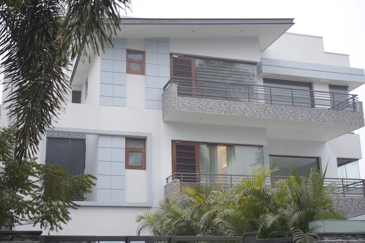 Sukoon Villa • 4br+4.5 Bath Home Near Sukhna Lake - Chandigarh