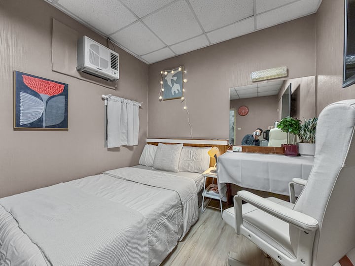 Cozy Studio @ Zhongshan Elementary Mrt (1 Min) - Taipei