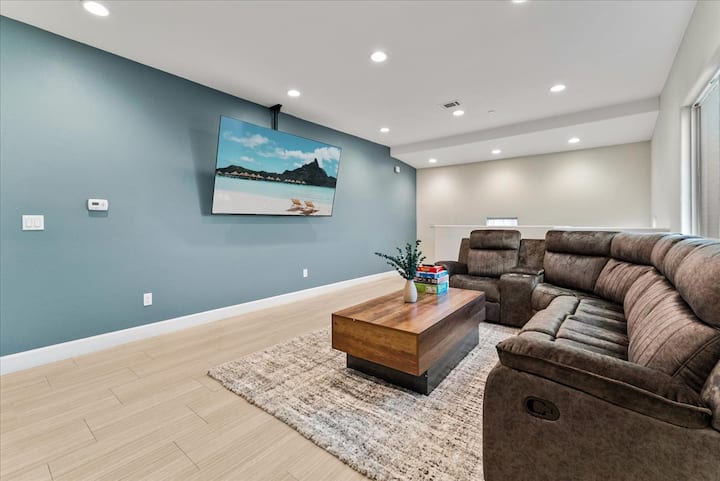 Stylish 3br Townhome Near Disney | All King Beds - Buena Park, CA