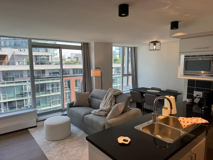 Modern Downtown Vancouver 1br W/ Secure Parking - Vancouver