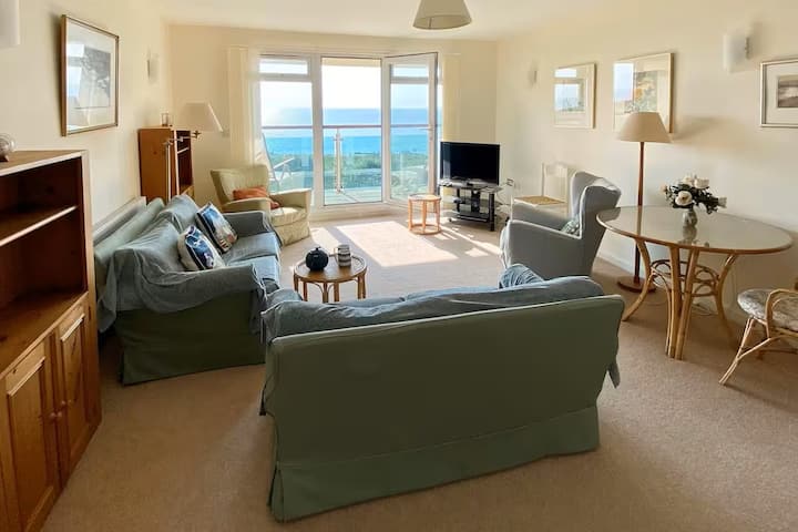 Spacious Beachfront Home In Rest Bay, Porthcawl - Bridgend