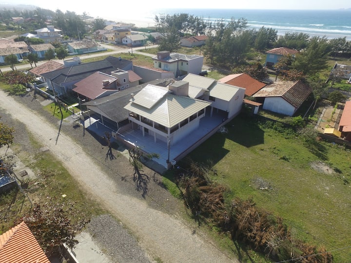 ​Casa Grande Em Itapirubá!
16 Pessoas Com Conforto - Imbituba