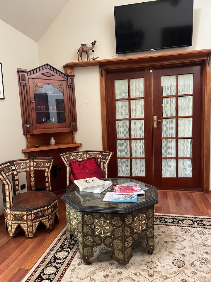 Your Castle Stay At 
“Eakin House” - Wingham