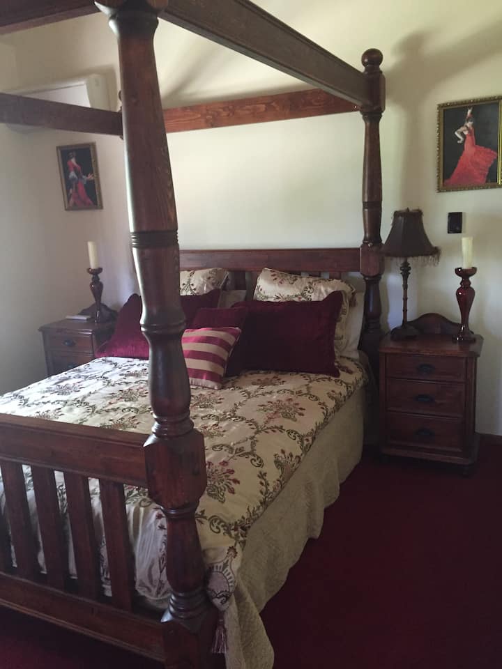The Spain Room Is Styled Traditionally In Red - Wingham