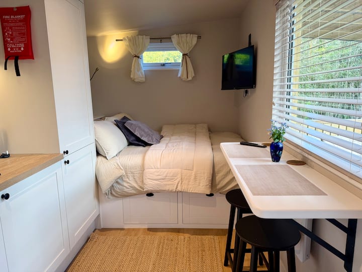 Spacious Shepherds Hut Style Cabin. - Polzeath Beach