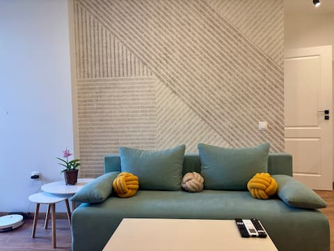 Top Airbnb: Casa Brisa Sofia – 1BR APT W Free secured Parking in Малинова Долина