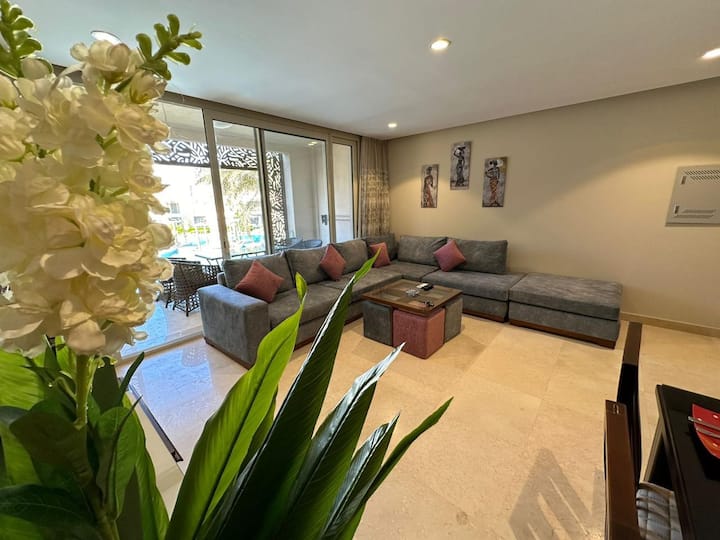 matuta makubwa yaliyo na sebule 