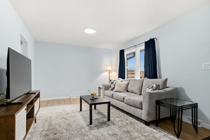 Home Suite Home-l: Minutes To Downtown & P Heights - Peoria, IL