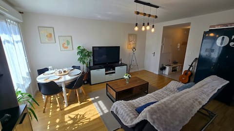 Top Airbnb: Quiet apartment with balcony à Châteauroux
