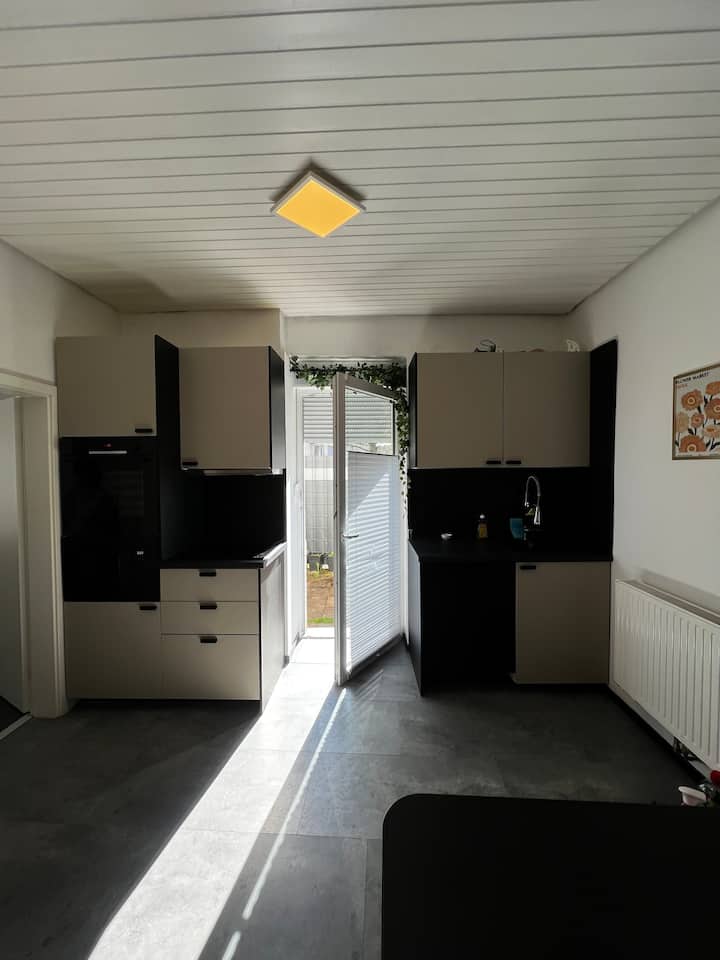 Zentrales 3-schlafzimmer-apartment In Würzburg-hdf - Würzburg