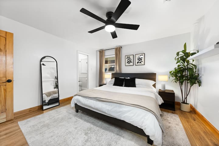 优雅的卧室，风格简约温馨。