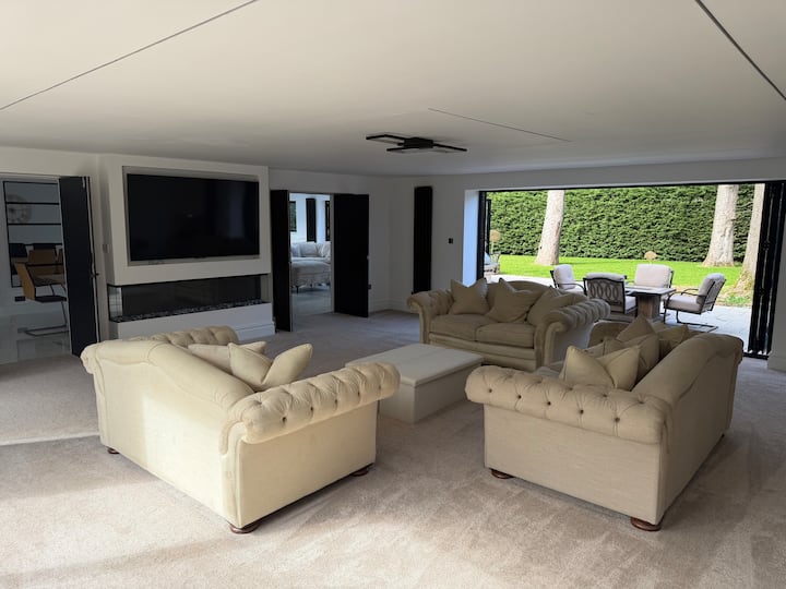 The Luxury Country Home Collection - Ormskirk