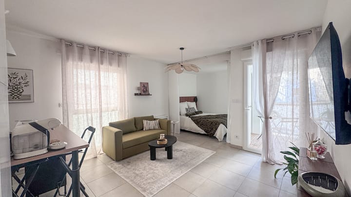 Studio Récent Avec Terrasse • Airbus / Aéroport - ibis budget Toulouse Colomiers