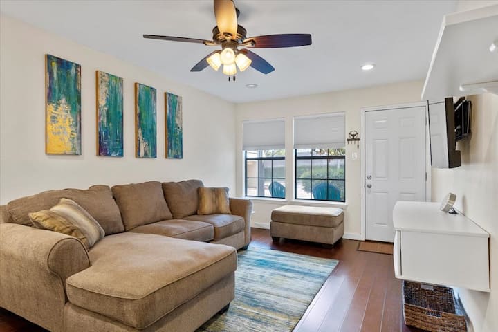 2/2 With Pool Near South Congress - Austin, TX
