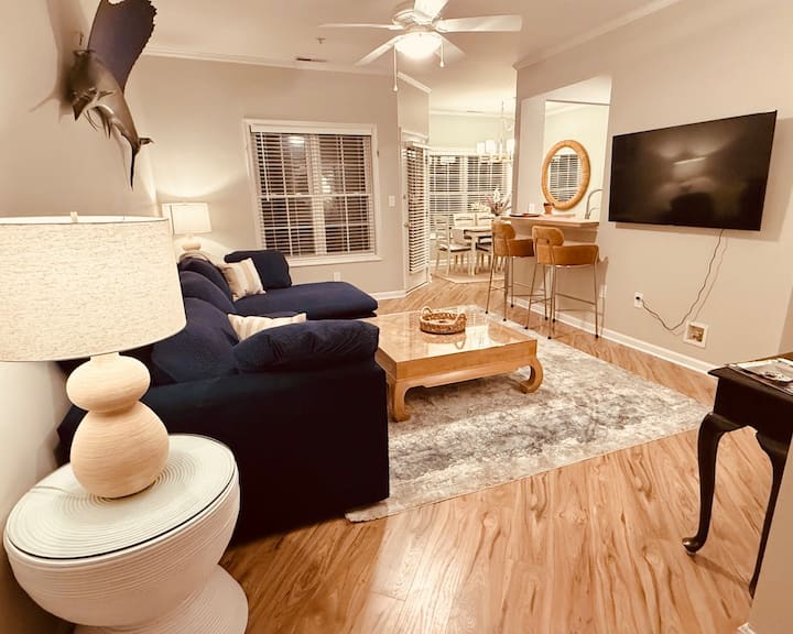 Curated Coastal Flat- Close To Beach And Outlets - 루이스