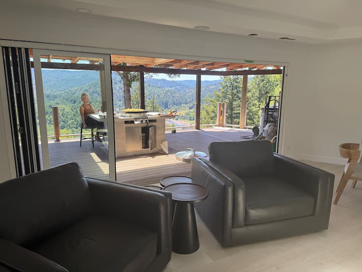 Cliff House | 6br/4ba Avenue Of The Giants Retreat - Richardson Grove State Park, Garberville